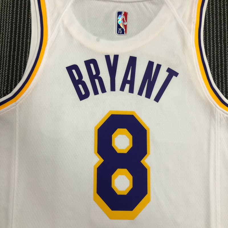 Regata NBA Los Angeles Lakers Edição 75 anos 21/22 Kobe Bryant 8 Branca