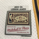 Regata NBA Cleveland Retrô Mitchell & Ness 2003/2004 LeBron James Branca