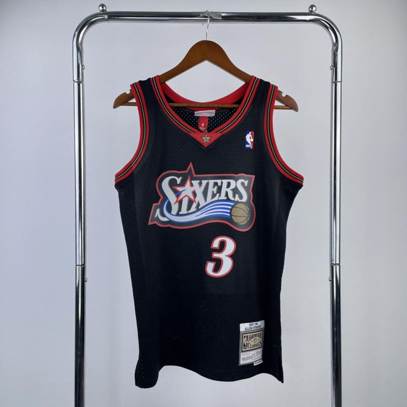 Regata 76ers Retrô Mitchell & Ness 1997/1998 Allen Iverson Preta