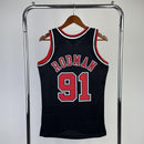 Regata Chicago Bulls Retrô Mitchell & Ness 1997/1998 Dennis Rodman Preta