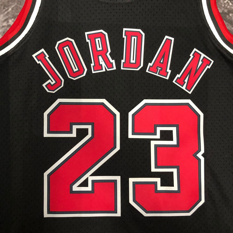 Regata Chicago Bulls Retrô Mitchell & Ness 1997/1998 Michael Jordan Preta