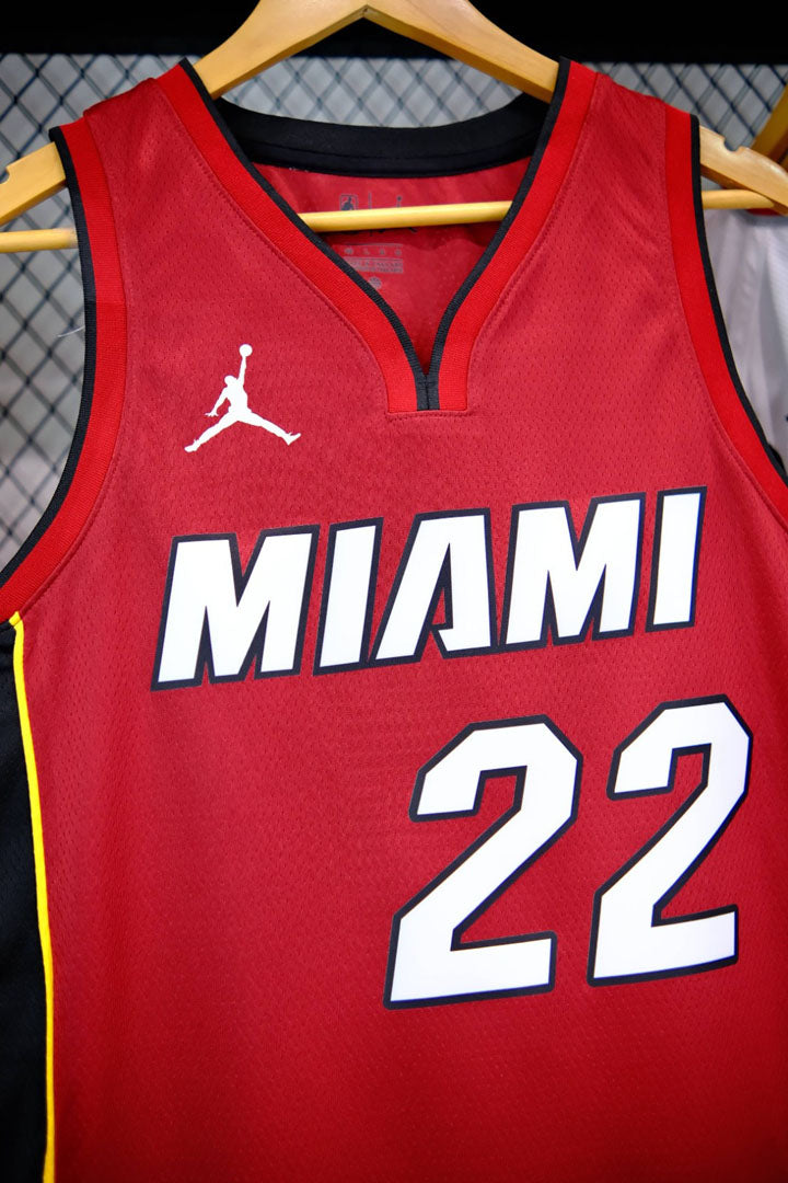 Regata NBA Miami Heat Statement Edition 23/24 Jimmy Butler Vermelha