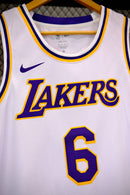 Regata NBA Los Angeles Lakers Association Edition 22/23 LeBron James 6 Branca