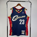 Regata NBA Cleveland Retrô Mitchell & Ness 2008/2009 LeBron James Azul