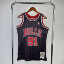 Regata Chicago Bulls Retrô Mitchell & Ness 1995/1996 Dennis Rodman Preta