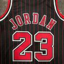 Regata Chicago Bulls Retrô Mitchell & Ness 1995/1996 Michael Jordan Preta