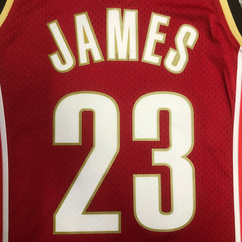 Regata NBA Cleveland Retrô Mitchell & Ness 2003/2004 LeBron James Vermelha