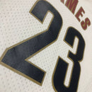 Regata NBA Cleveland Retrô Mitchell & Ness 2003/2004 LeBron James Branca